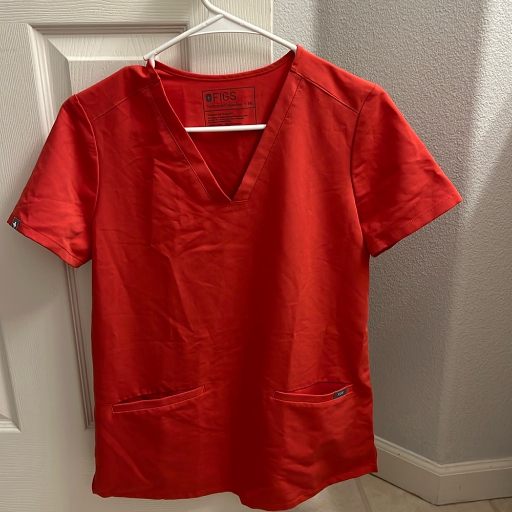 Figs two front pocket scrub top